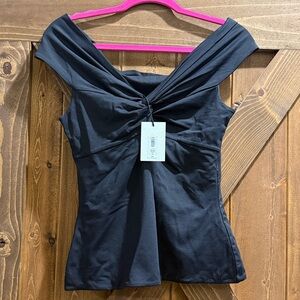 NWT Aritzia Contour twist off shoulder top